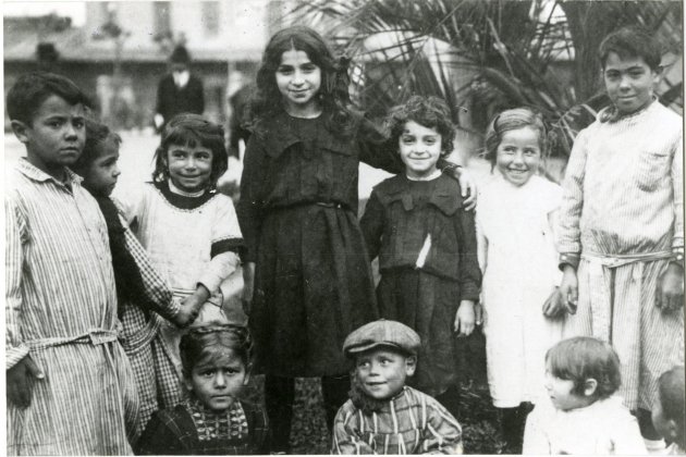 La República independent de La Boca. Nens al Hotel de Inmigrantes, a La Boca. Font Archivo General de la Nación
