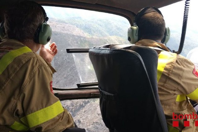 Bomberos helicopter incendio Tivenys