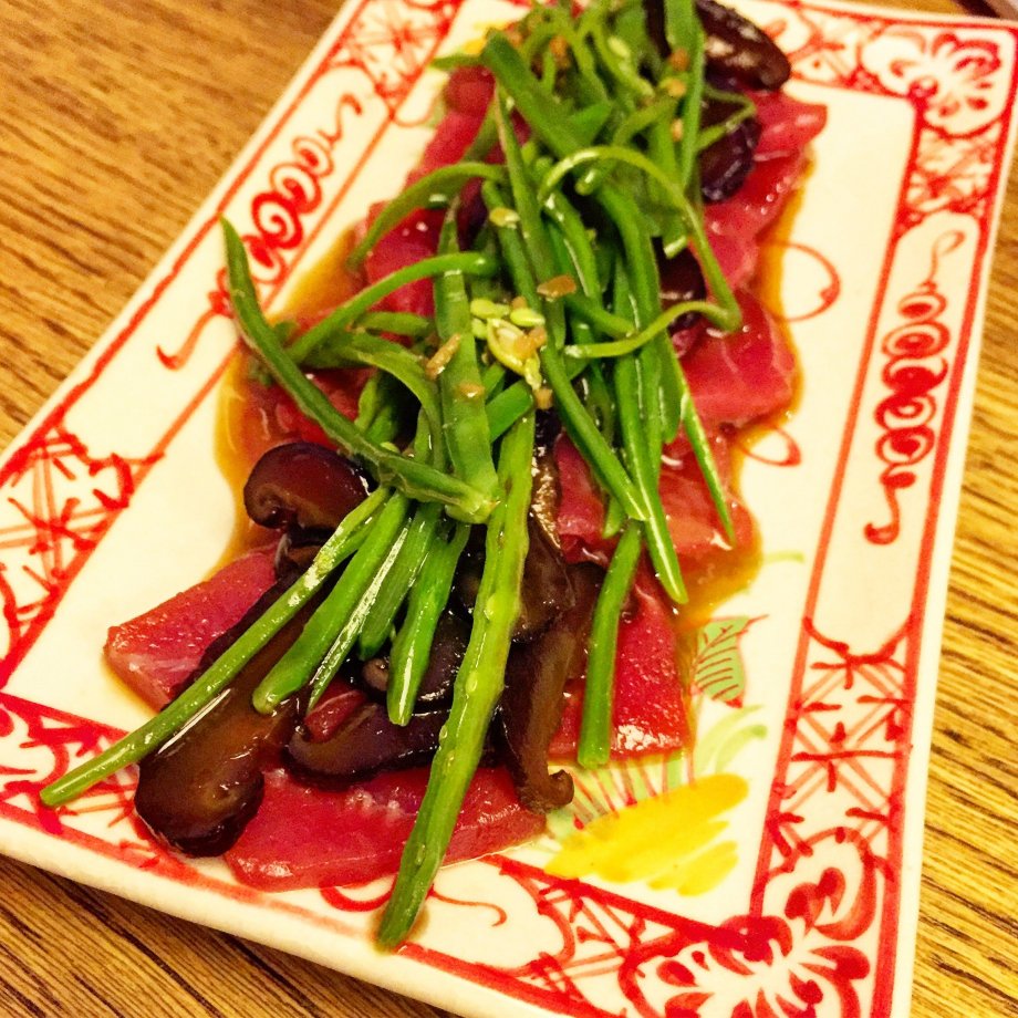 llom de tonyina vermella amb shiitake, tirabecs i gingebre