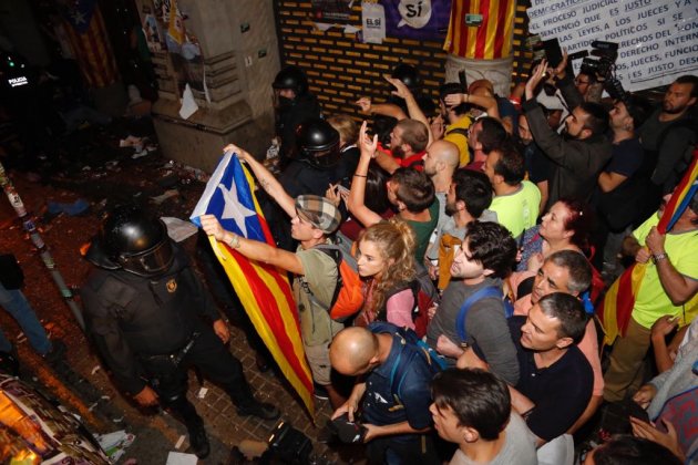 mossos|mozos concentracio economía 20S - sergi alcazar