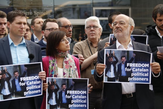 Eurodiputats protestan por Sánchez i Cuixart - ACN