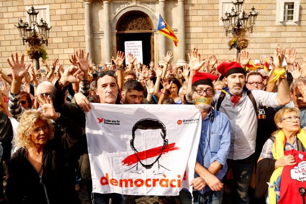 Concentració estelada ulleres Plaça Sant Jaume Llibertat presos - Sergi Alcàzar