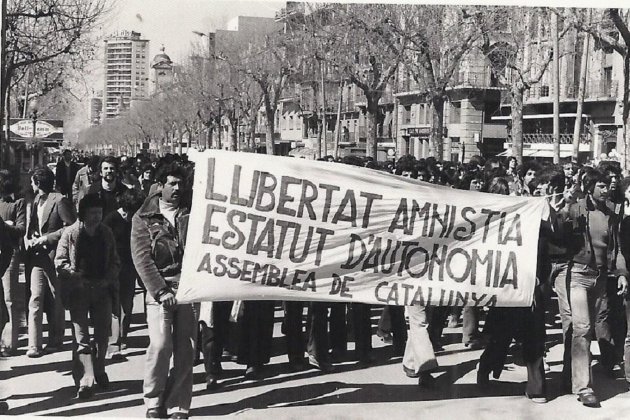 Es constitueix l'Assemblea de Catalunya. Manifestació Tarragona, 08 02 1976. Font Universitat de Barcelona