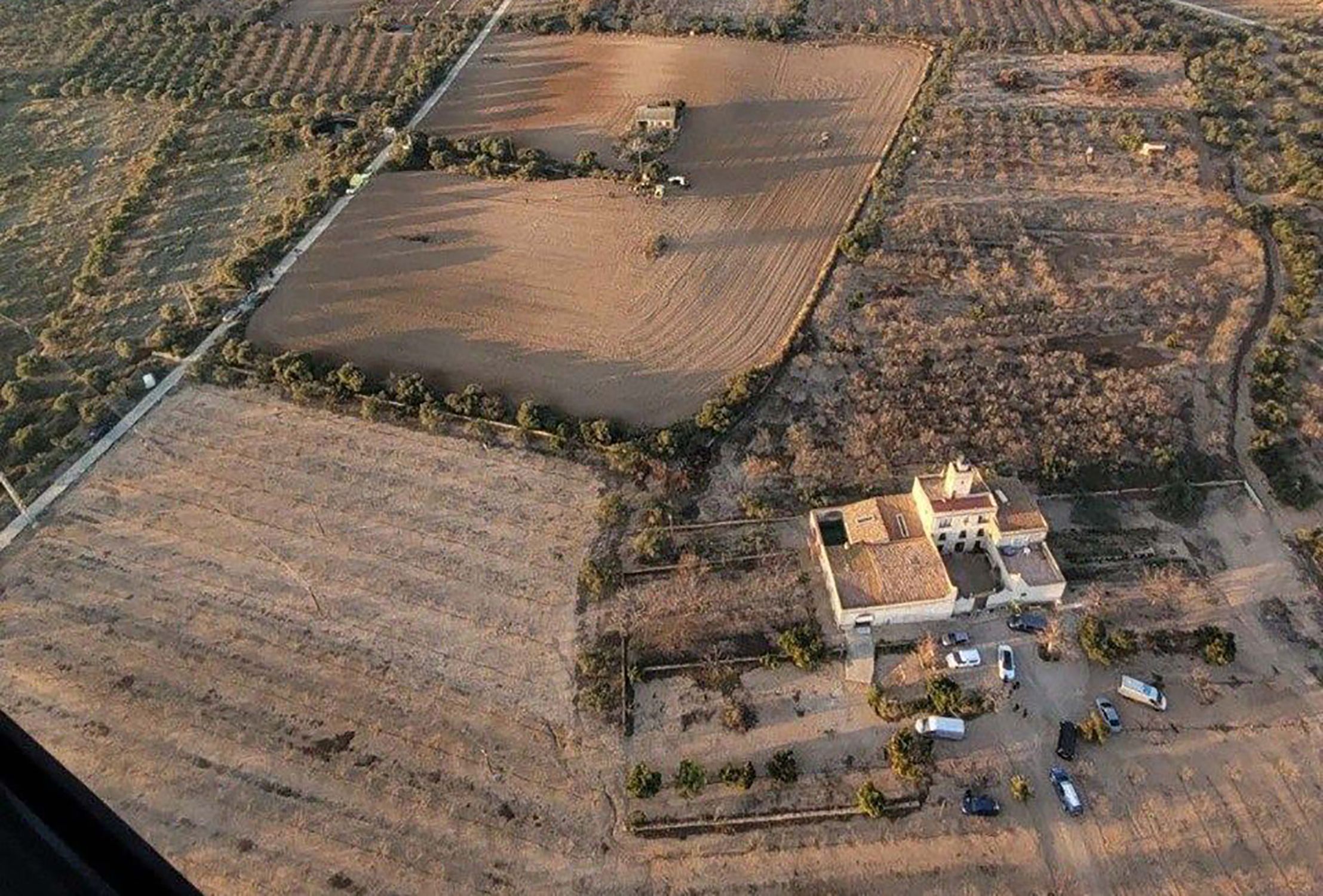 Gunman injures four, hides in Catalan farmhouse, before police shoot him down