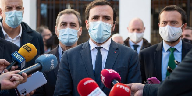 Sánchez questions Garzón and opens a new trench with Podemos - Vimarsana News
