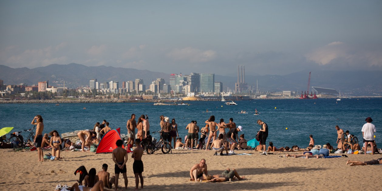 Smoking to be banned on all Barcelona beaches from this summer - Vimarsana News
