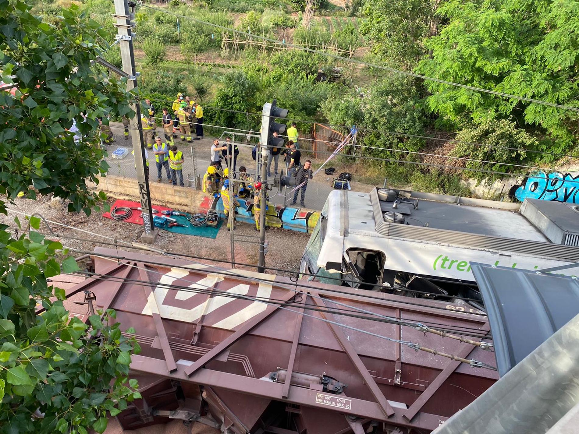 One dead and nine in hospital after suburban train accident near Barcelona