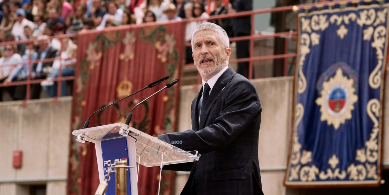 Spanish police academy gives mass whistling to minister after "Tweety-Pie" phrase - Vimarsana News