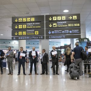 How to travel between Barcelona airport and the city How to travel between Barcelona airport and the city
