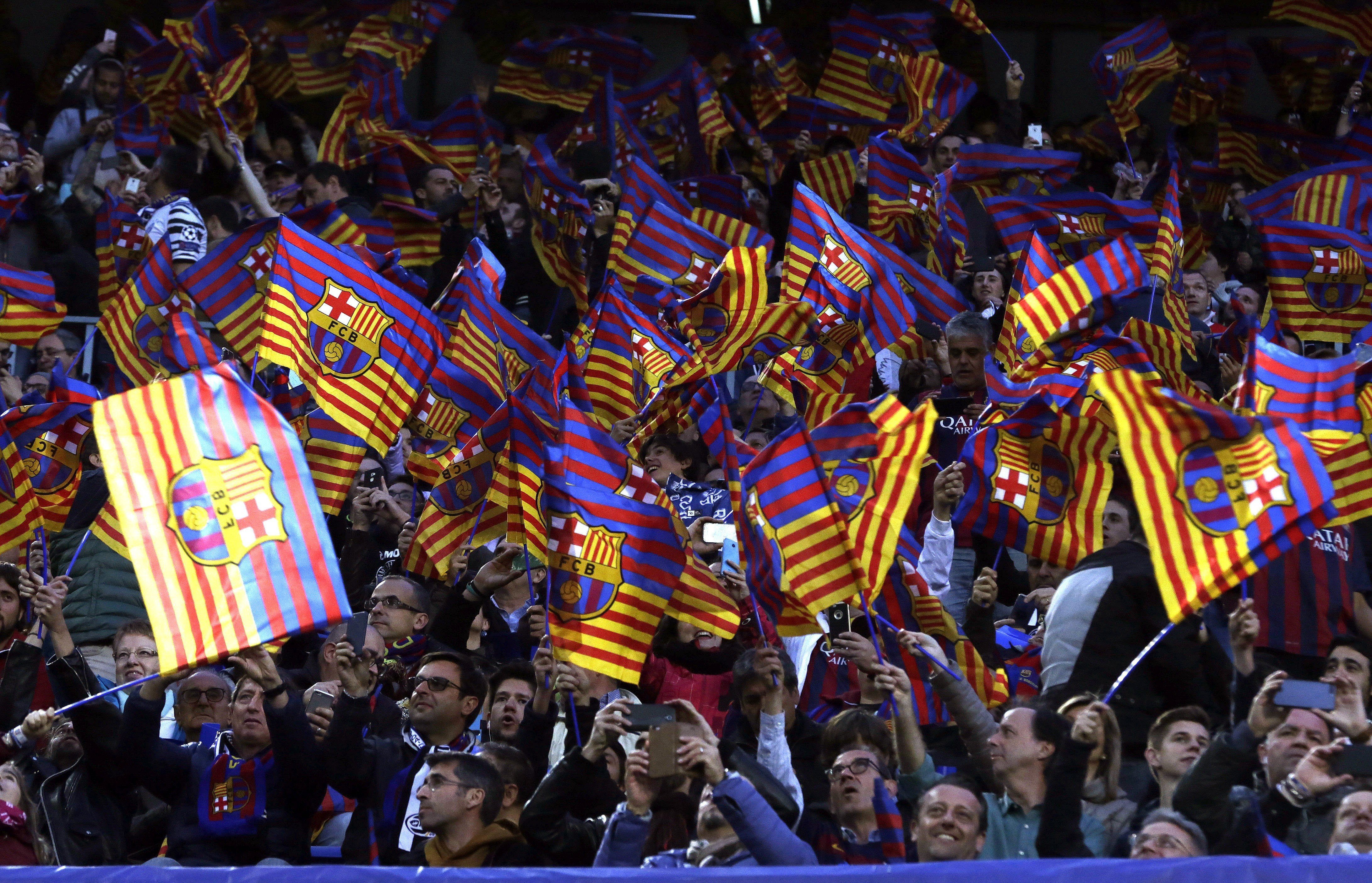 Los aficionados del Barça y del Girona reclaman la libertad de los presos políticos