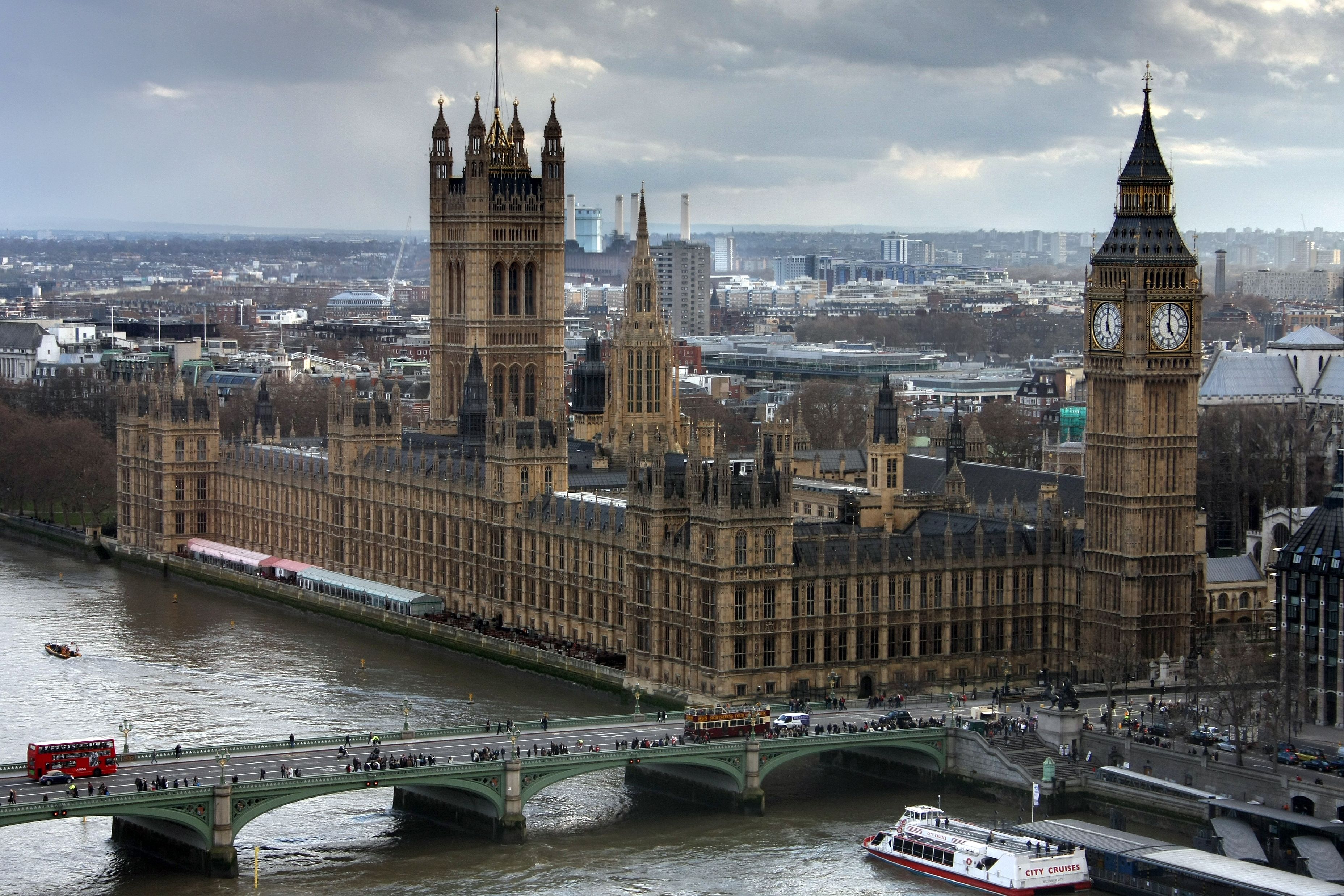 El cas de Guardiola i els llaços grocs arriba al Parlament britànic