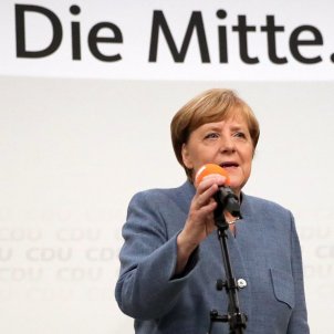 Merkel and Juncker speak by phone about Catalonia situation