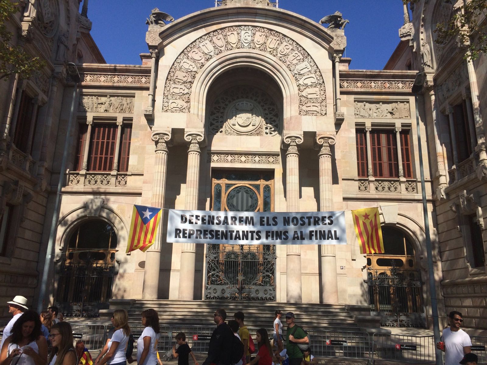 Catalonia's Superior Court takes control, orders Catalan Police to close off polling stations