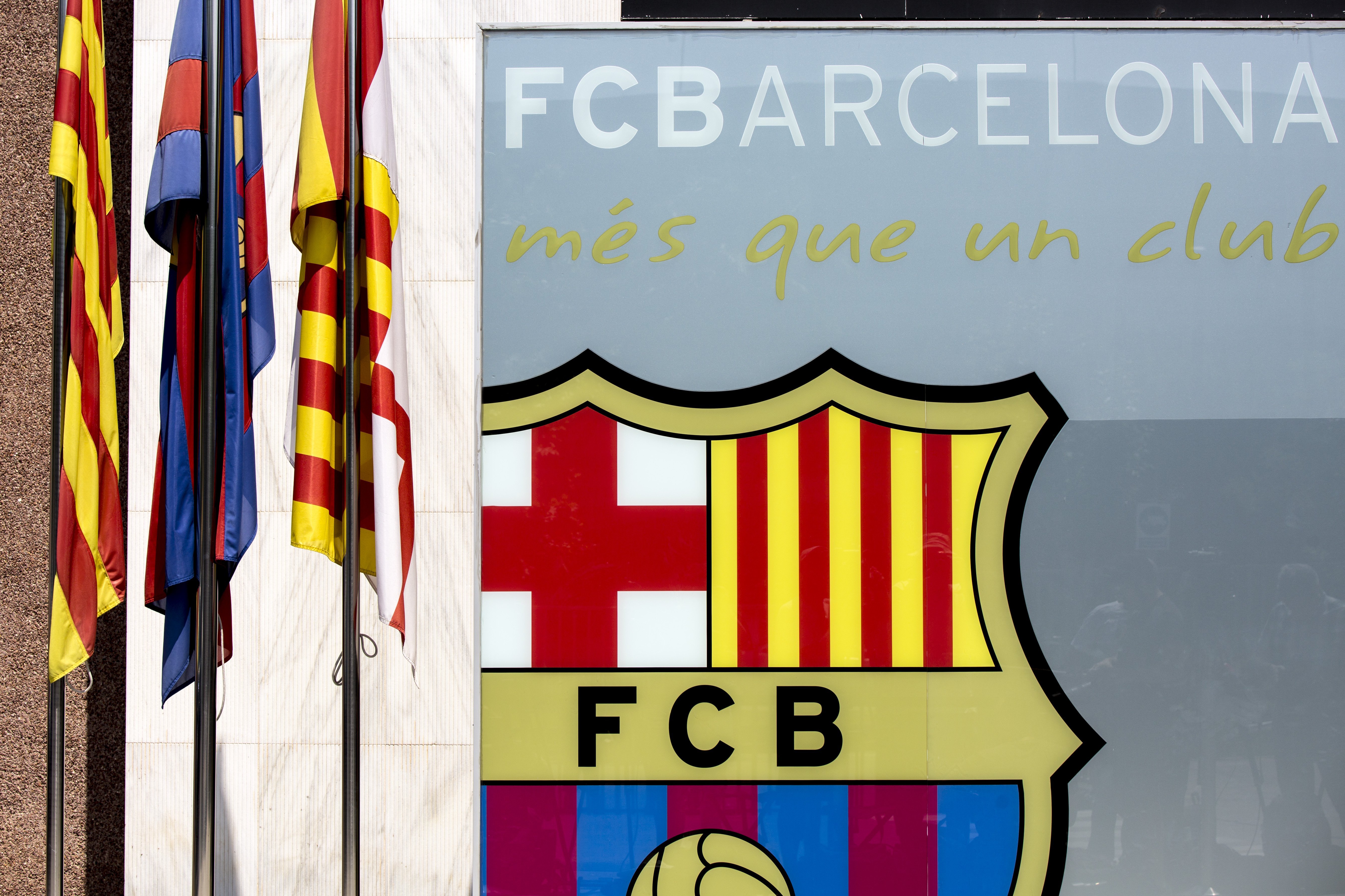 Bartomeu proposa al soci del Barça un nou disseny de l'escut