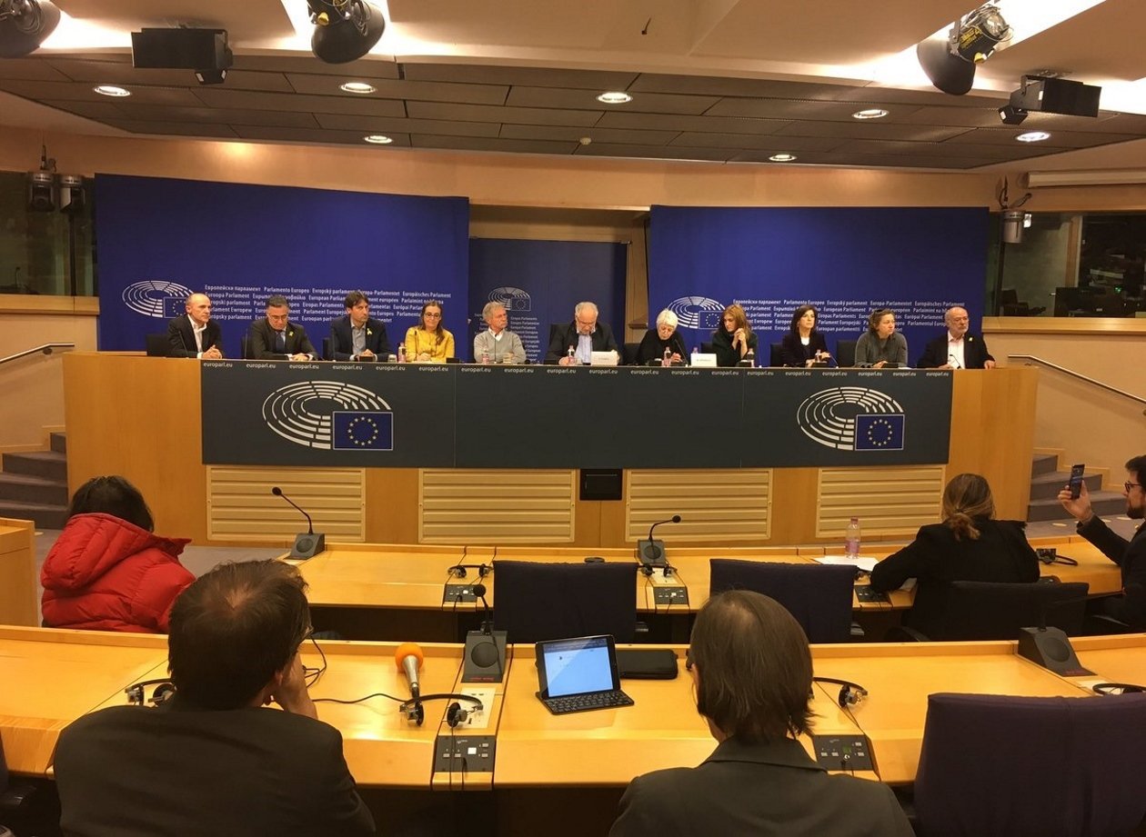 20 MEPs present EU-Catalonia dialogue platform