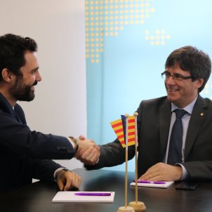 Puigdemont and Torrent in contact to solve the crisis Puigdemont and Torrent in contact to solve the crisis
