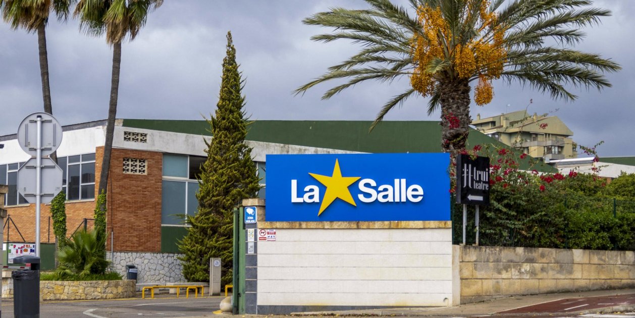 Farright death threats for Mallorca teacher who told students to remove Spanish flag