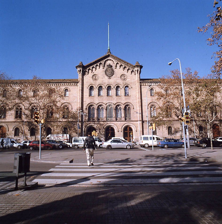 Façana de l'edifici històric de la Universitat de Barcelona