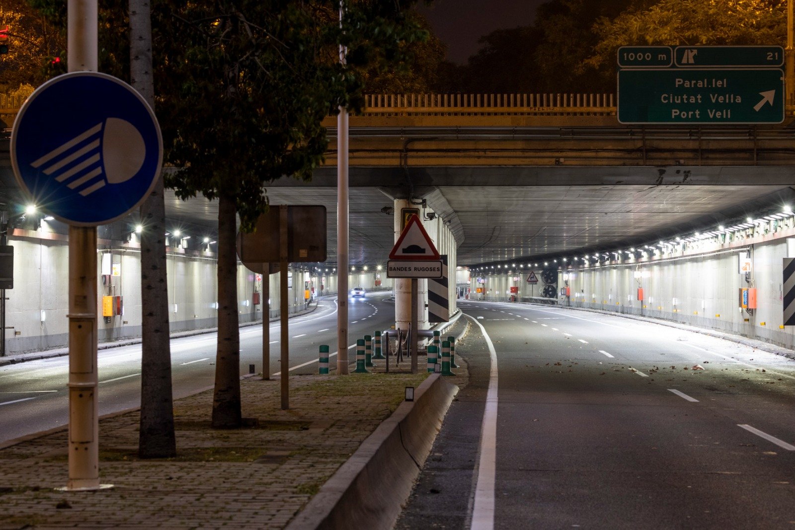 Canadian tourist dies in Barcelona after fall from bridge while being attacked by thieves