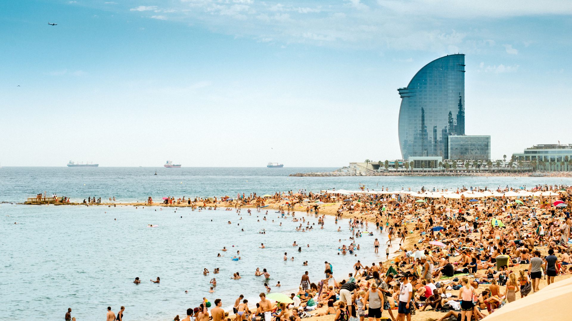 5 best beaches in Barcelona for every occasion: live the Mediterranean summer in the city