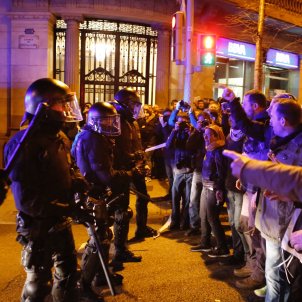 Video: confrontations with police in front of Spanish government delegation to Catalonia Video: confrontations with police in front of Spanish government delegation to Catalonia
