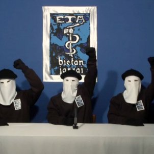 ETA announces its dissolution by letter ETA announces its dissolution by letter