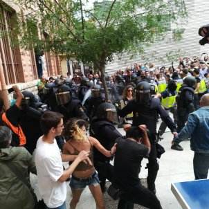 Judge asks Spanish police for their videos from Catalan referendum Judge asks Spanish police for their videos from Catalan referendum