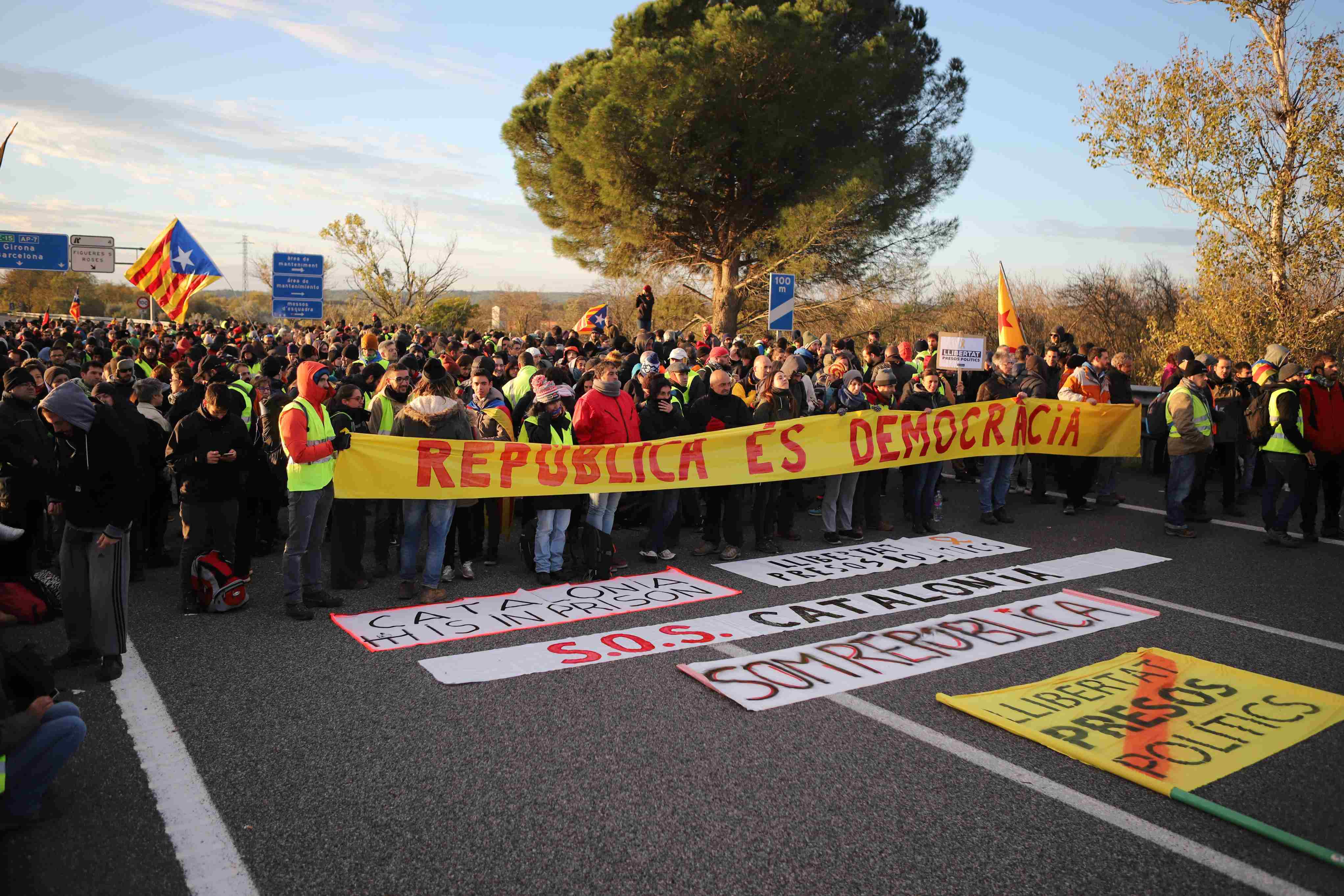 Gallery: Today's 'standstill' hits Catalan roads