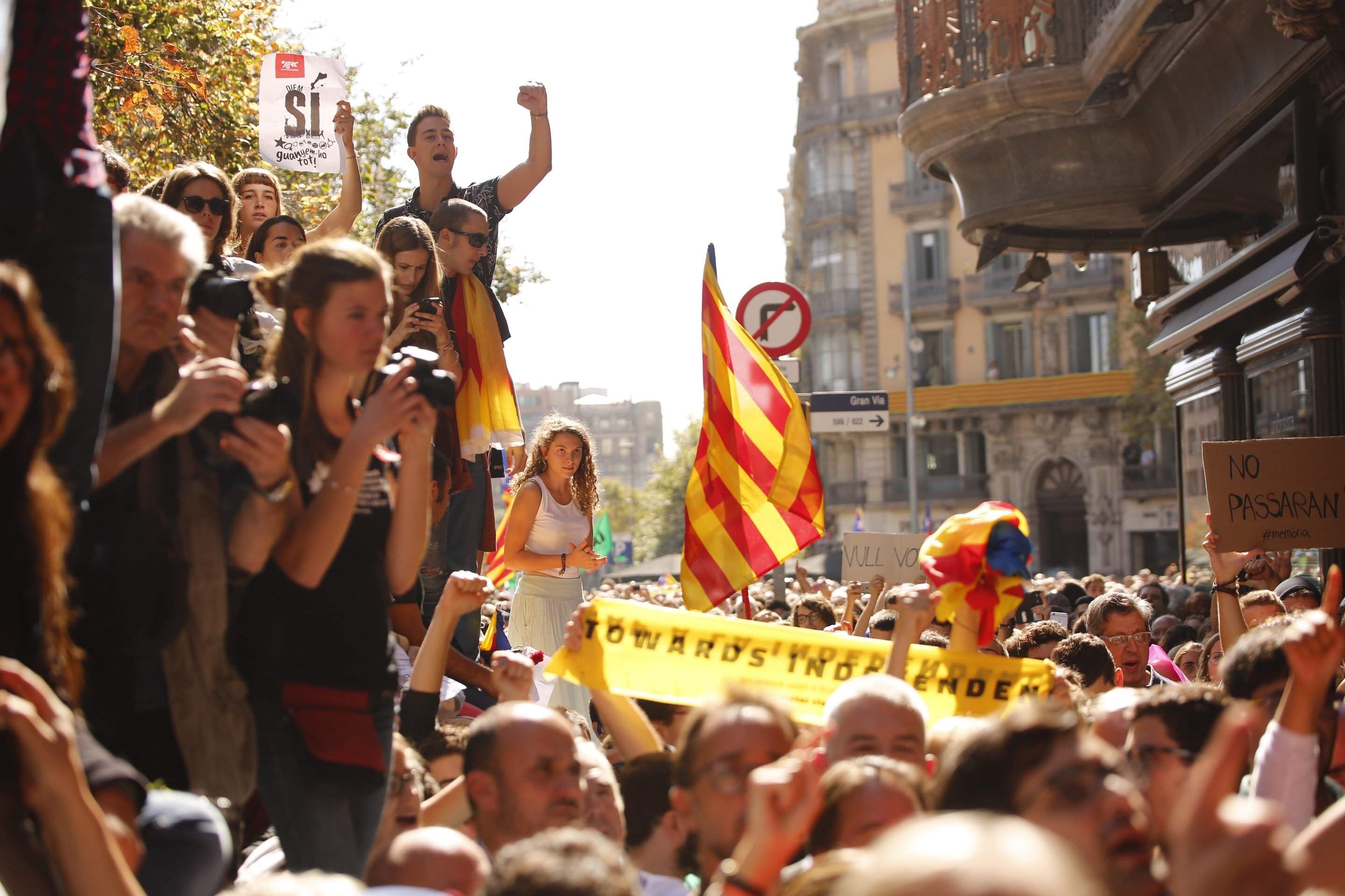 The videos and pictures of the rallies against today's searches and arrests