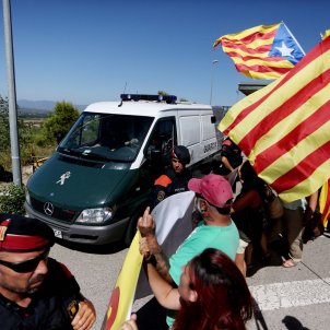 Female political prisoners Forcadell and Bassa arrive at Figueres prison Female political prisoners Forcadell and Bassa arrive at Figueres prison