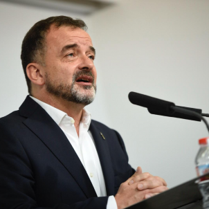 Bosch steps aside and backs Ernest Maragall to be Barcelona mayor Bosch steps aside and backs Ernest Maragall to be Barcelona mayor