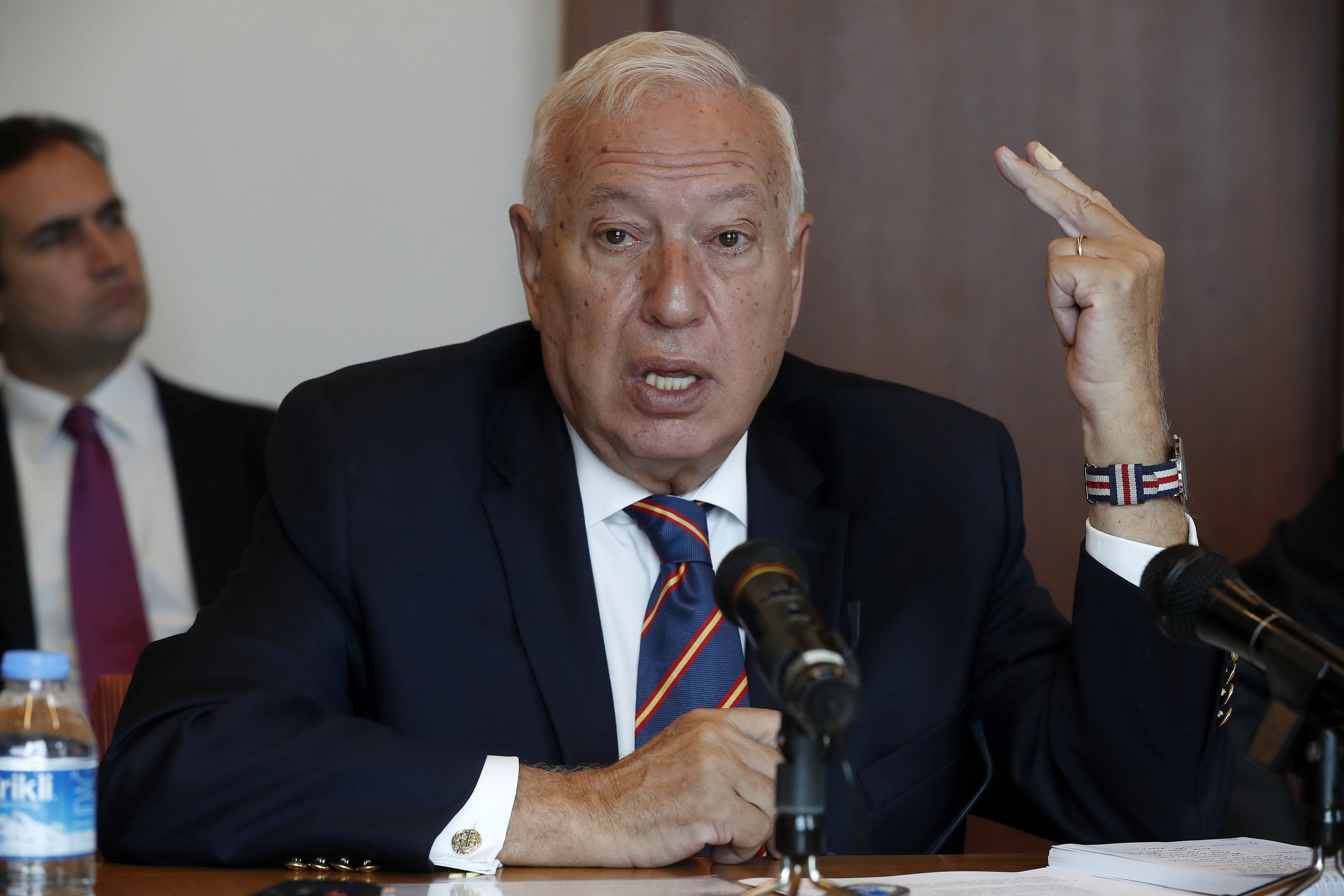 Margallo veu complicat gestionar el “ménage à trois” andalús