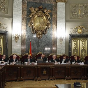 The Catalan independence trial and the problem of the yellow loops The Catalan independence trial and the problem of the yellow loops