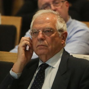 Spanish foreign minister Borrell walks out of interview when asked about Catalonia Spanish foreign minister Borrell walks out of interview when asked about Catalonia