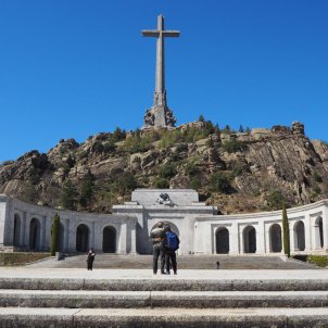 Calls to remove Francoist as well as pro-independence symbols during the elections Calls to remove Francoist as well as pro-independence symbols during the elections