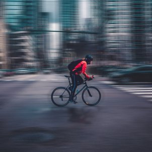 ciclista - max bender / unsplash ciclista - max bender / unsplash