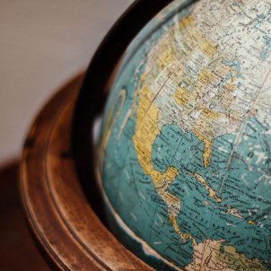 bola món globus - adolfo felix unsplash bola món globus - adolfo felix unsplash