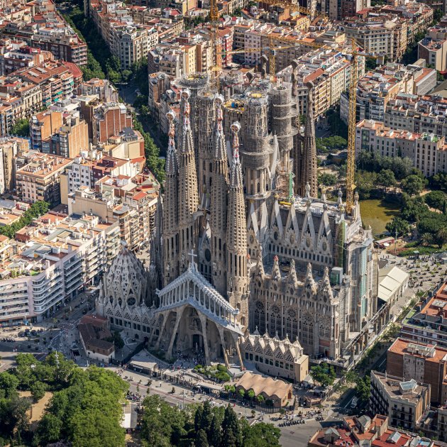 Sagrada Familia S Main Towers Now 100 Metres Tall