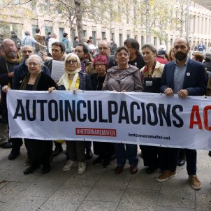 A massive Catalan "me too": hundreds queue at courts to confess to sedition A massive Catalan "me too": hundreds queue at courts to confess to sedition