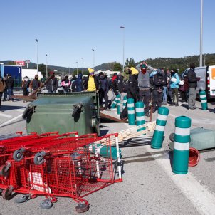 Spanish court investigates Catalan road blocks for terrorism Spanish court investigates Catalan road blocks for terrorism
