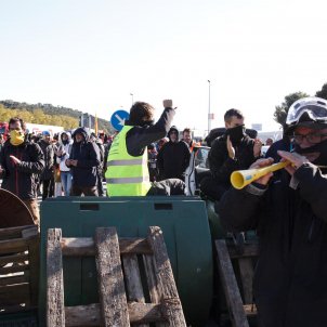 Catalan border reopened as protesters move to Girona and the Basque Country Catalan border reopened as protesters move to Girona and the Basque Country