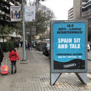 Barcelona city council takes down Tsunami Democràtic posters Barcelona city council takes down Tsunami Democràtic posters