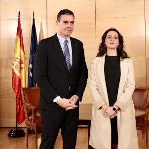 Sánchez and Casado slam the door shut on Arrimadas's "constitutionalist" offer Sánchez and Casado slam the door shut on Arrimadas's "constitutionalist" offer