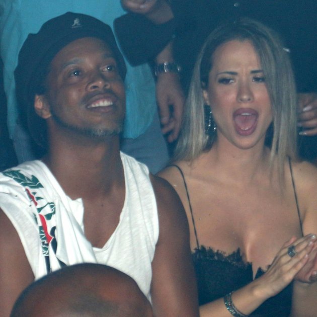 Deportivo: Ronaldinho se casará con sus dos novias a la vez Deportivo: Ronaldinho se casará con sus dos novias a la vez