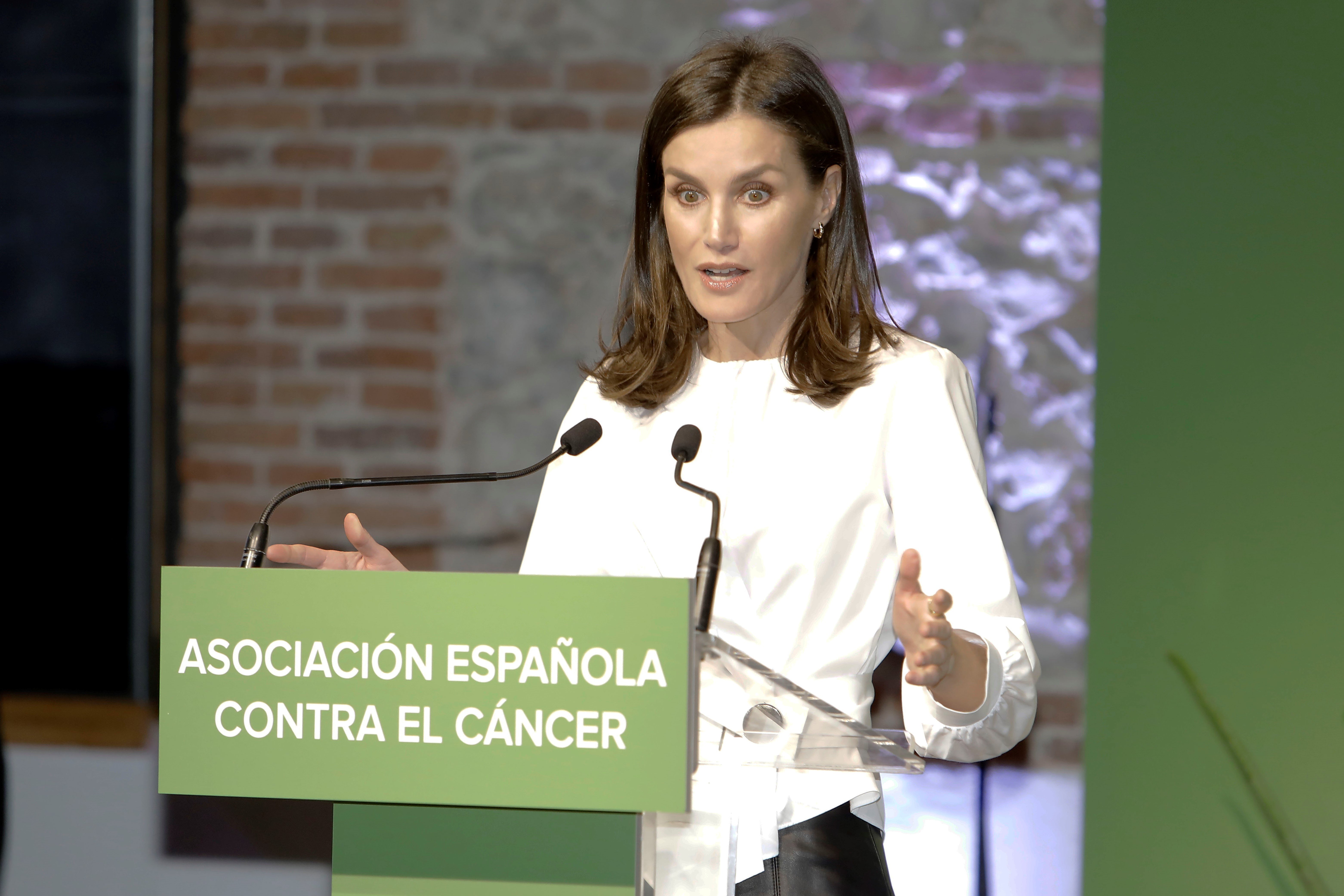 FOTO A TRAICIÓN A Letizia se le marca toda la vena de la cara en un acto médico