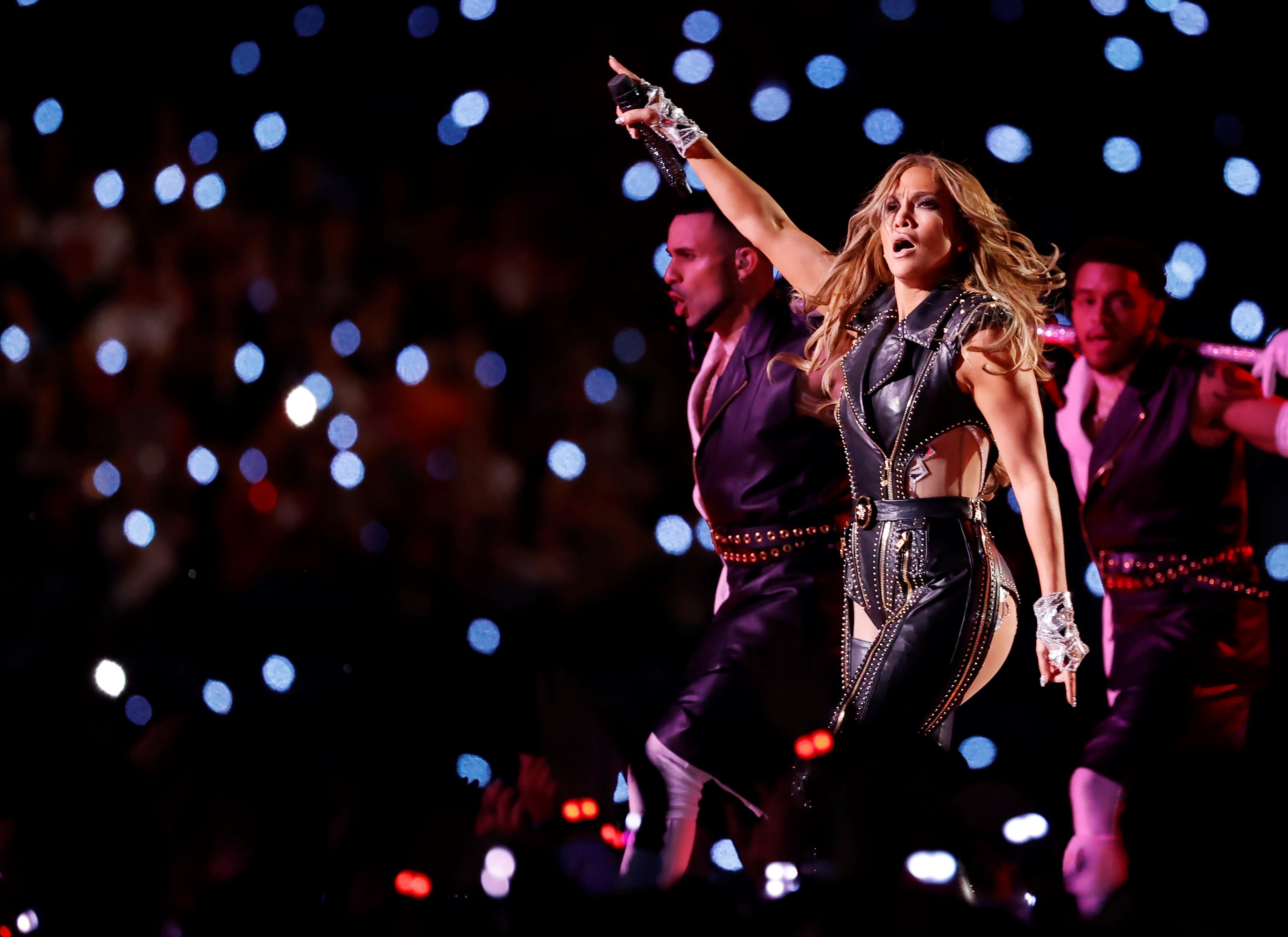 Fuertes críticas contra Jennifer Lopez por el vestido de la Super Bowl: "Inaceptable"