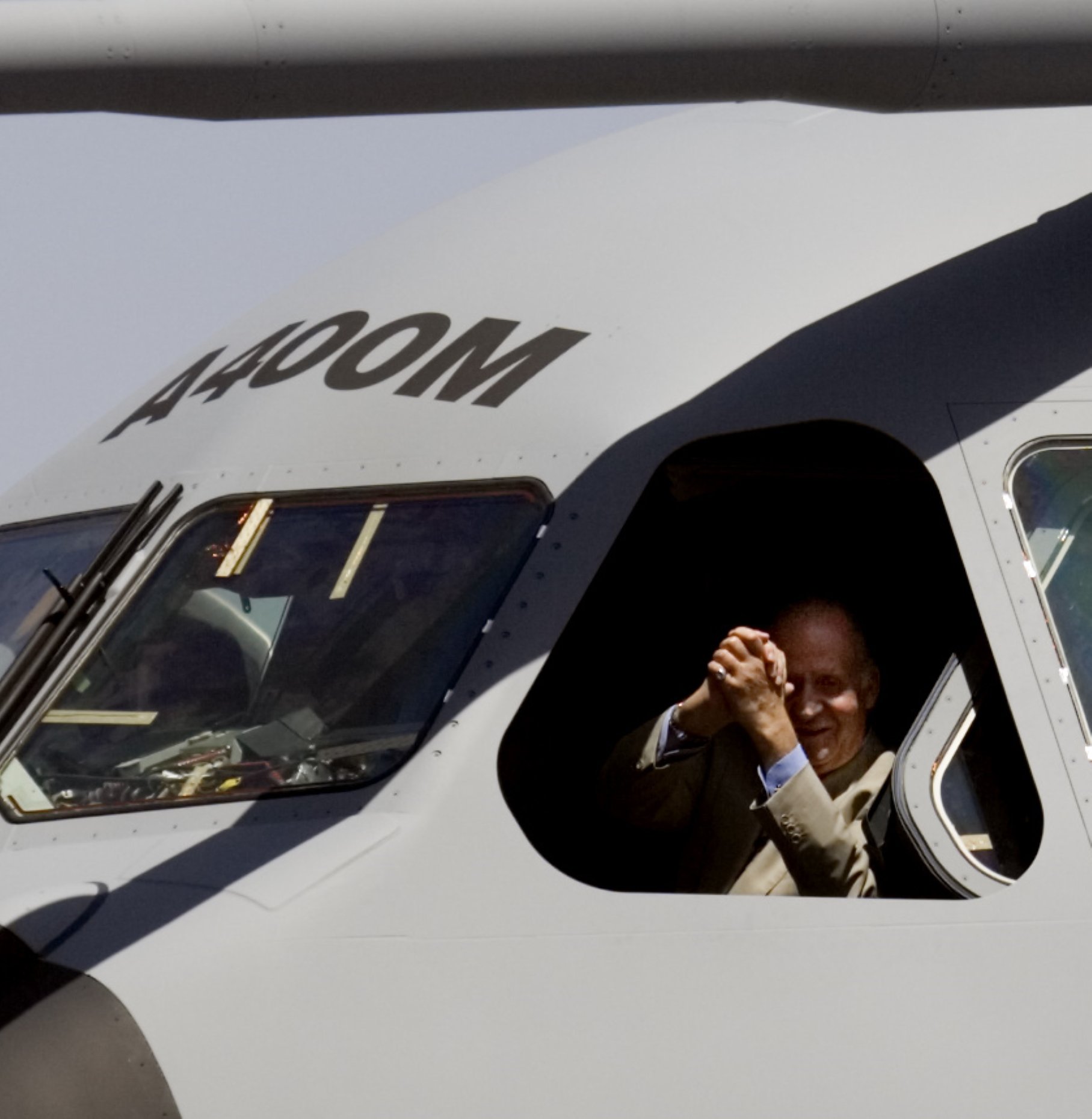 Temeridad de Juan Carlos I en un avión lleno de combustible: "Con dos cojones"