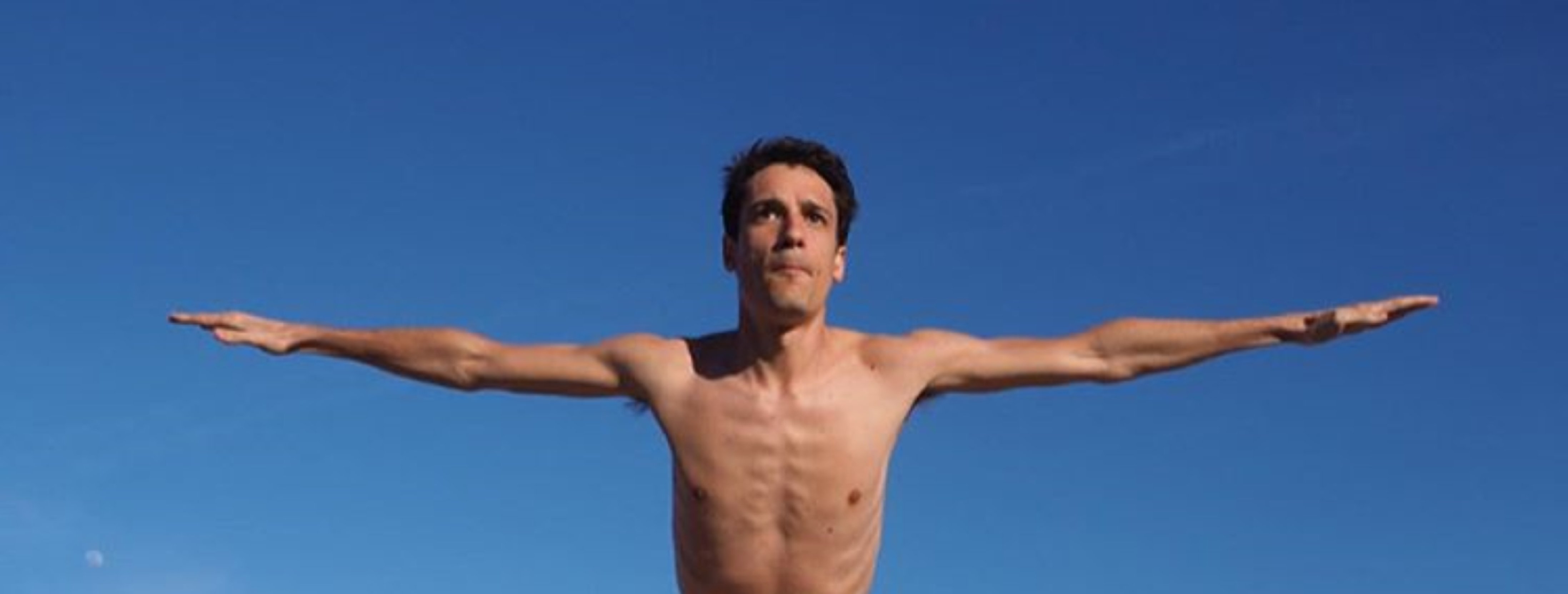 Fotos de Marcos Franz, estrella de 'Merlí', desnudo en la playa (otra vez)