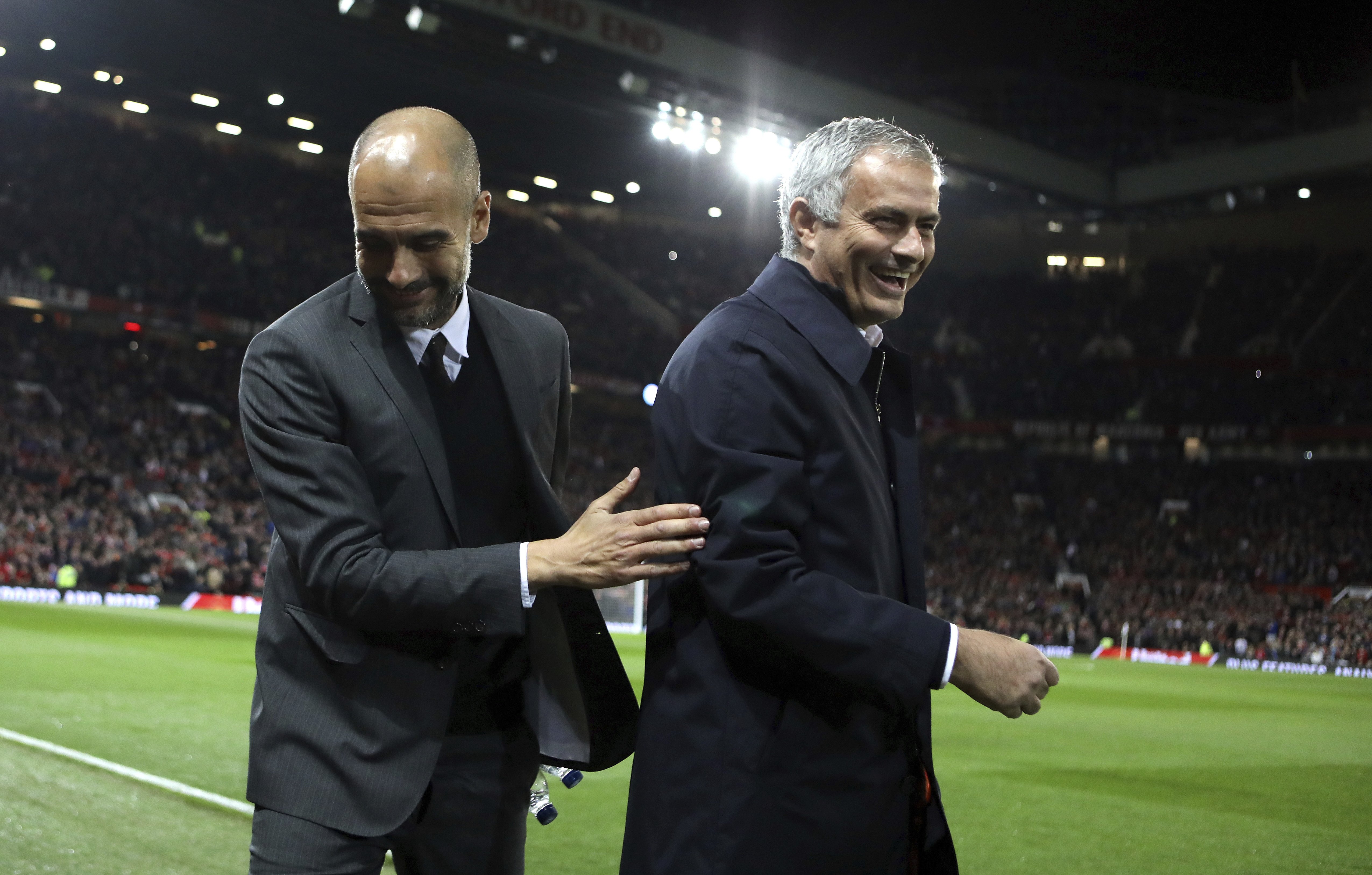 FOTO IMPACTE Mourinho es rapa al zero per assemblar-se a Guardiola: horrorós