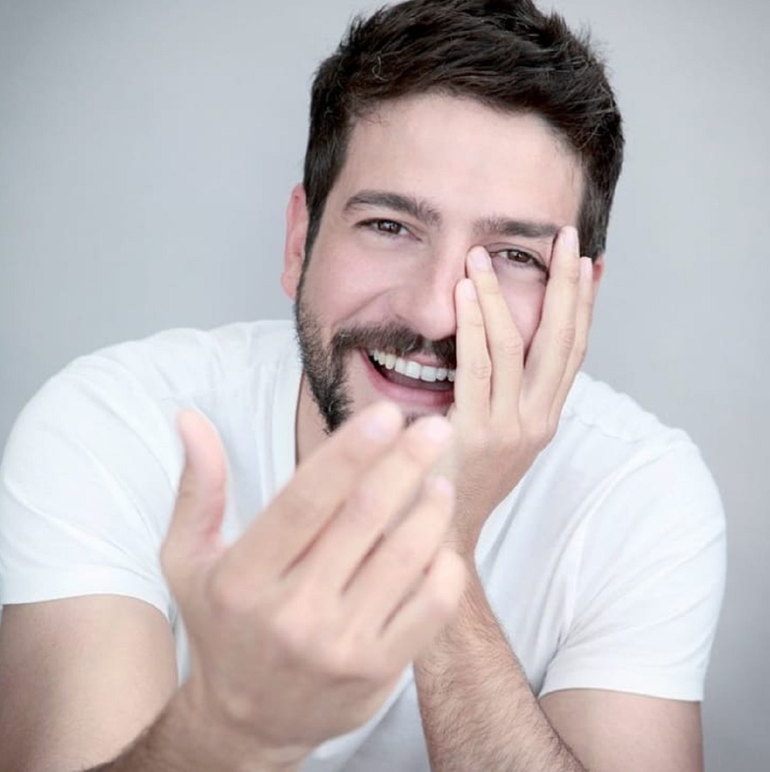 Un famós actor espanyol escandalitza pel descomunal paquet en una foto